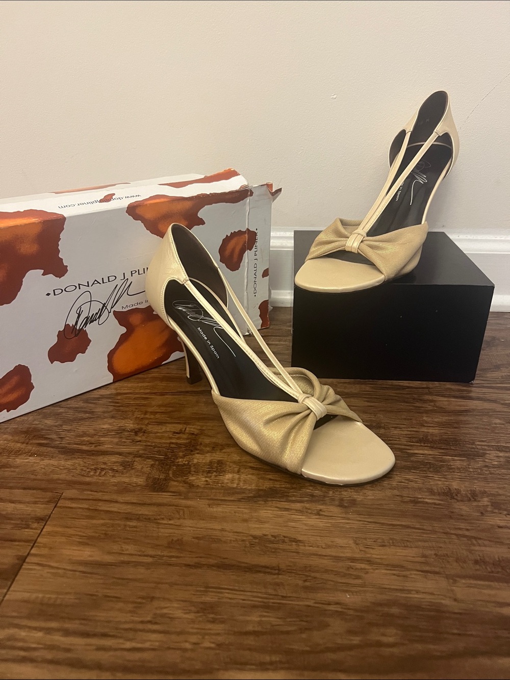 Donald J. Pliner Beige Gold Knot T‑Strap Slingback Heels